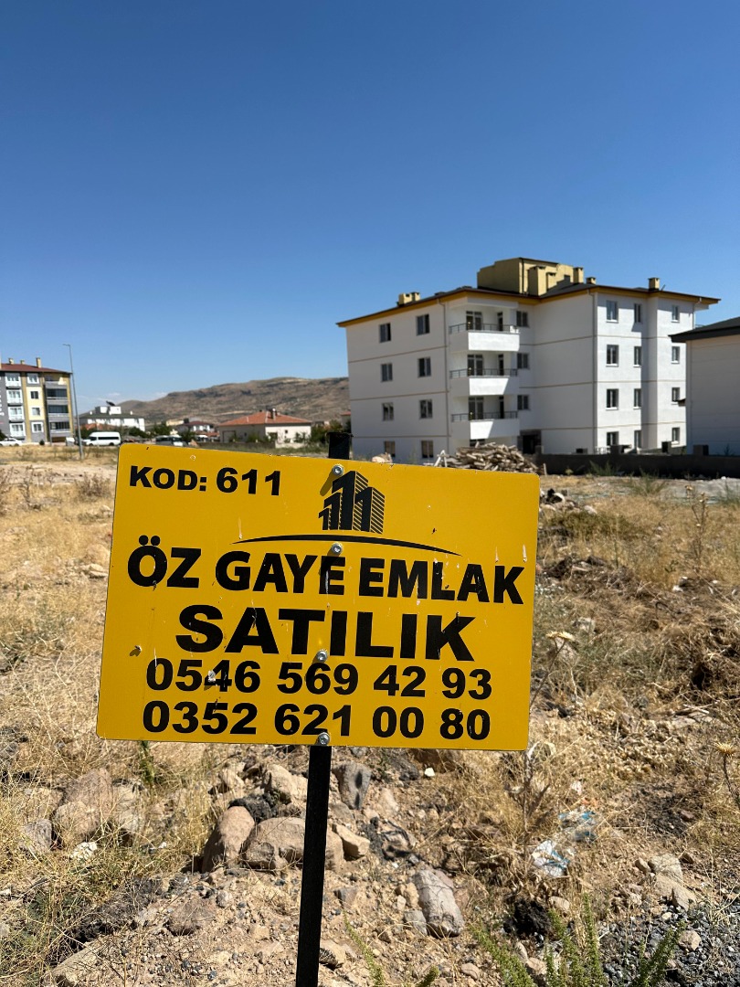 ÖZ GAYE EMLAKTAN DEVELİ AŞIKSEYRANİ MAHALLESİNDE SATILIK ARSA 1967 m² ( 3 TARAFI YOL ) SÜPER KONUMDA